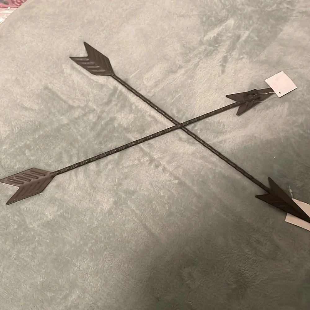 Hobby Lobby rustic brownish Arrow Wall decor never used still has tags!